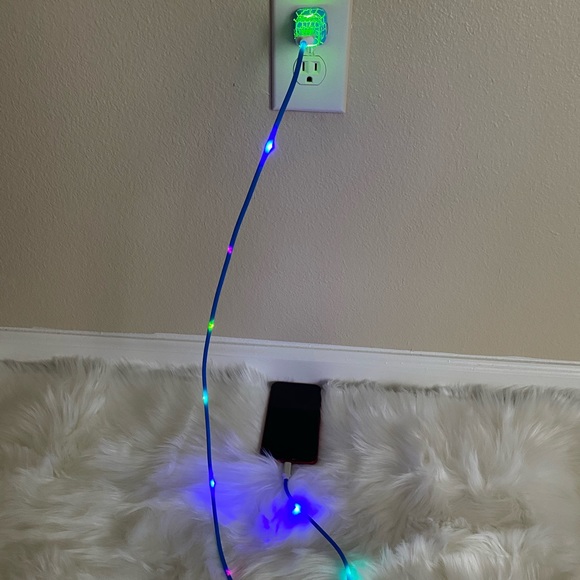 Blue Responsive (iPhone) Car Charger With Free Power Block - Picture 5 of 8